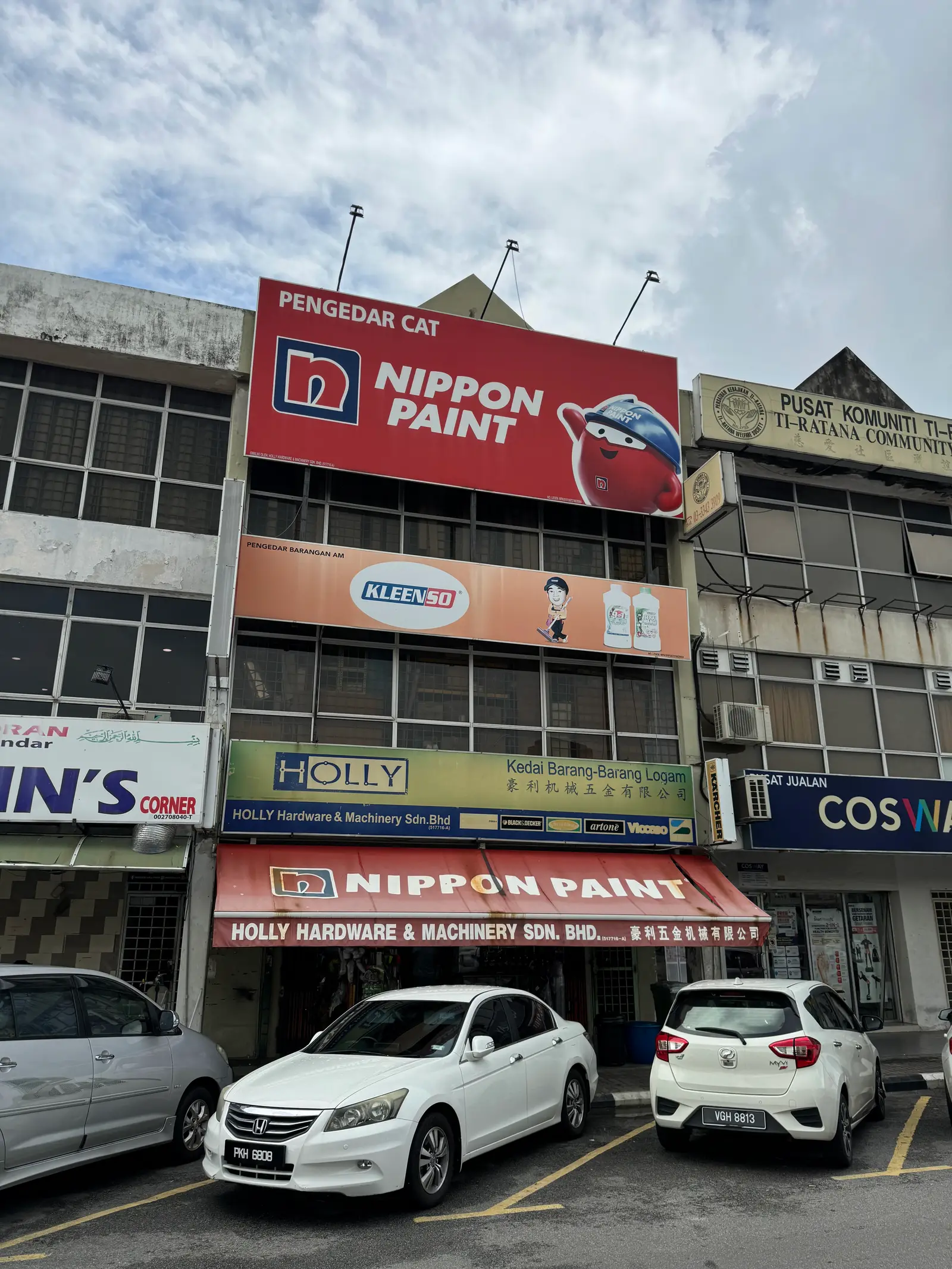 Shopfront of Holly Hardware & Machinery Sdn Bhd in Klang