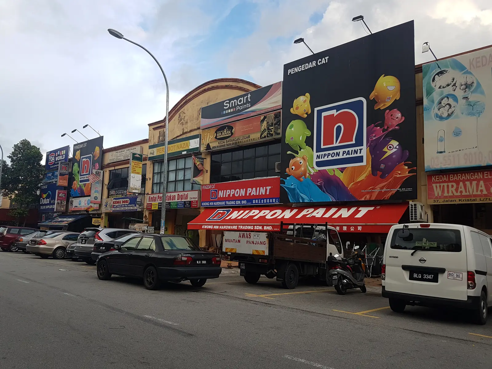 Shopfront of Kwong Hin Hardware Trading Sdn. Bhd. in Shah Alam