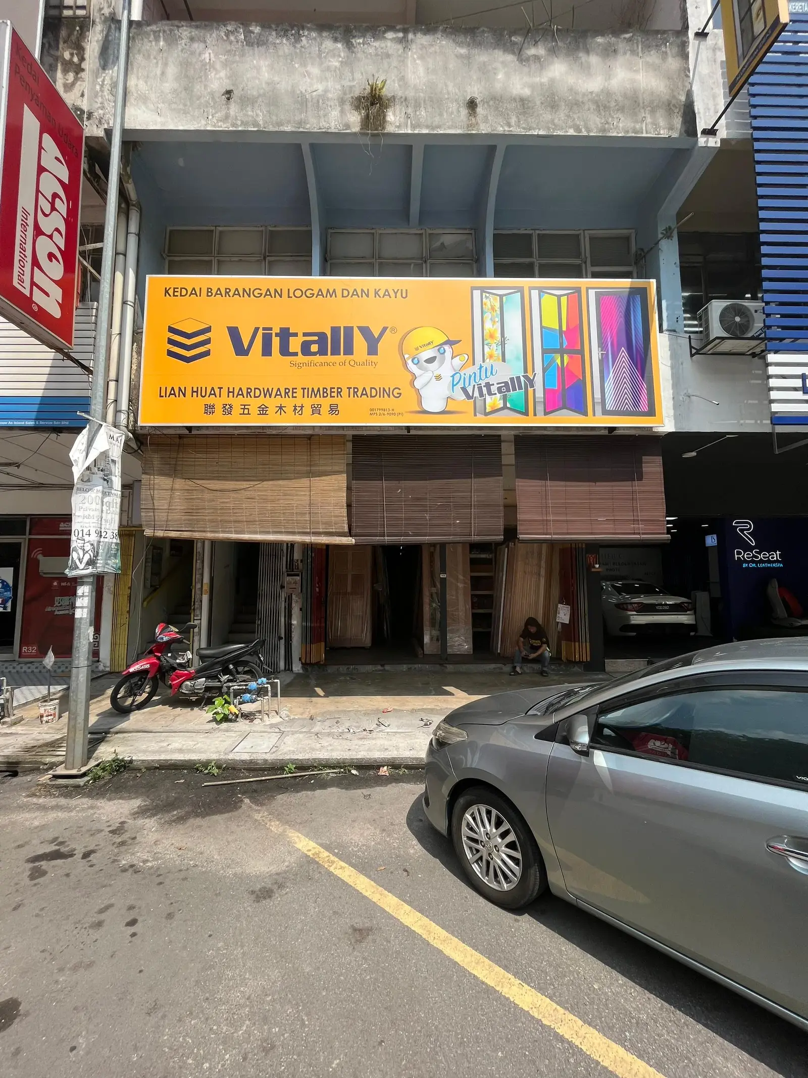 Shopfront of Lian Huat Hardware Timber Trading 联发五金木材贸易 in Kuala Lumpur