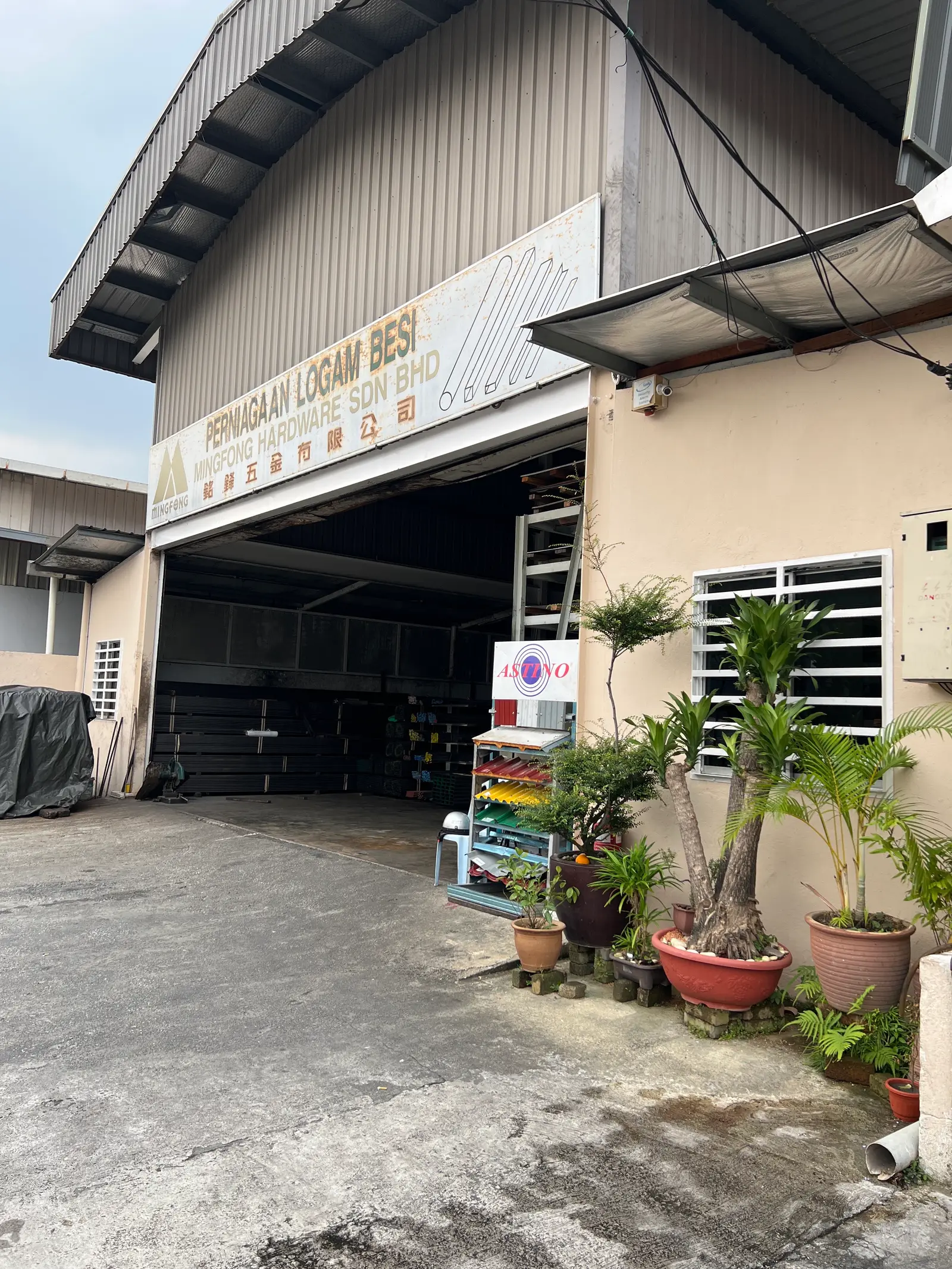 Shopfront of MingFong Hardware Sdn. Bhd. in Kuala Lumpur