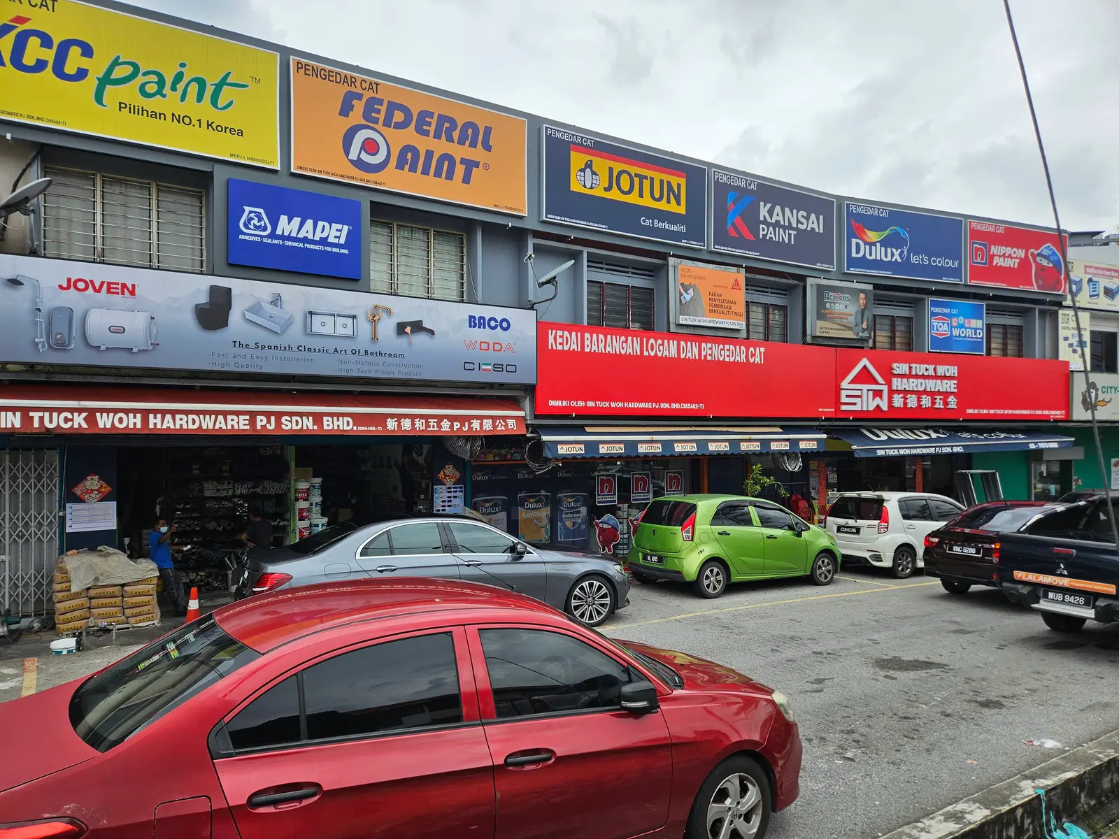 Shopfront of Sin Tuck Woh Hardware PJ Sdn Bhd in Petaling Jaya