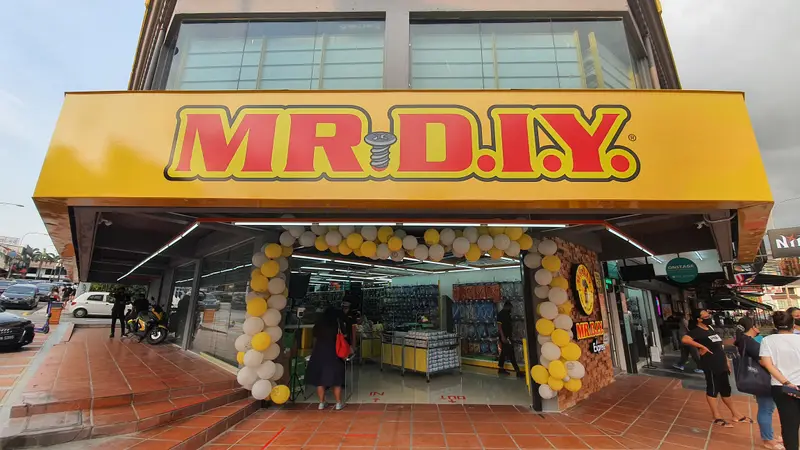 Shopfront of MR.DIY Express